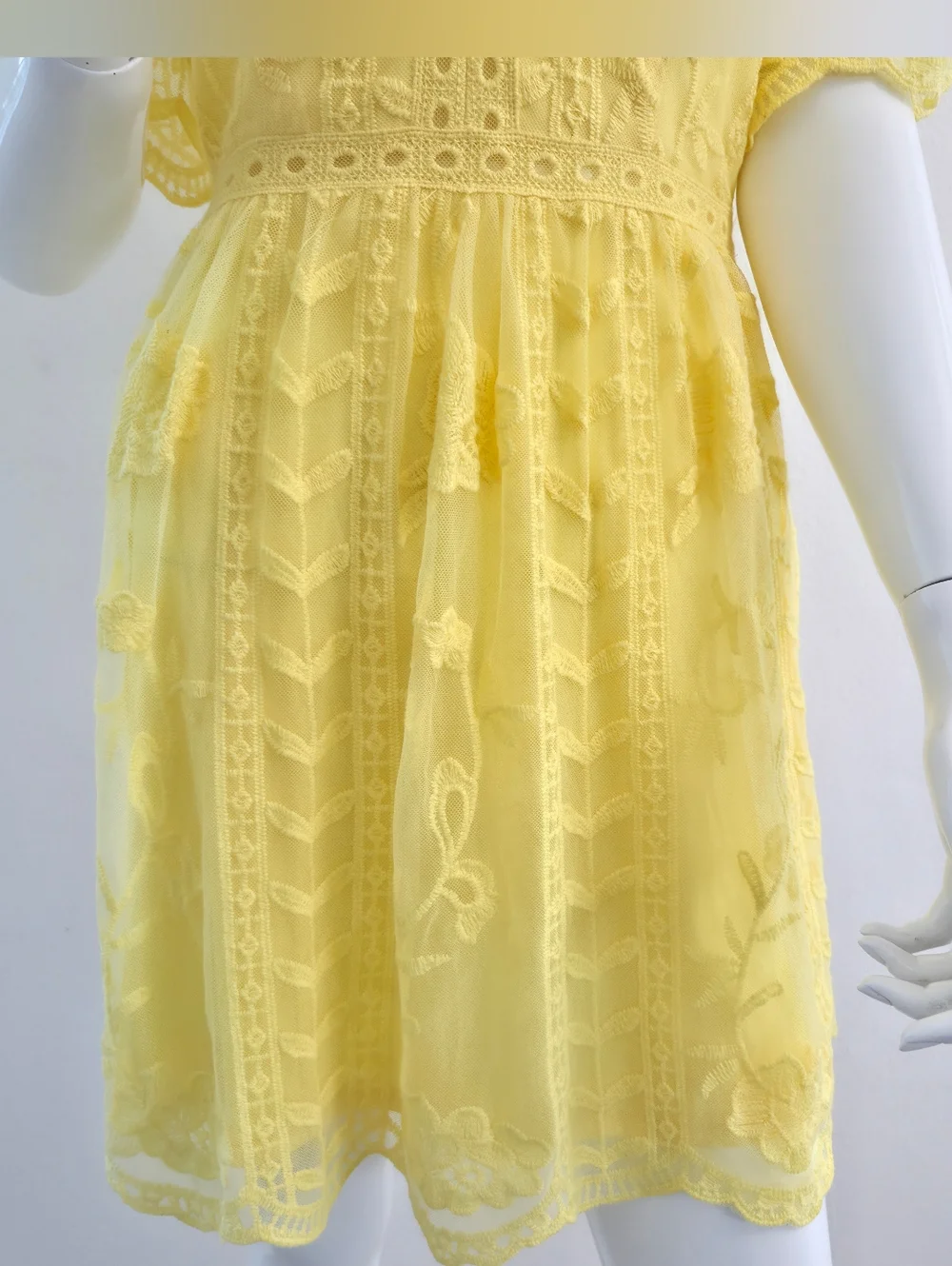 Socialite Yellow Floral Lace V-Neck Mini Dress Size Small - Picture 4 of 16